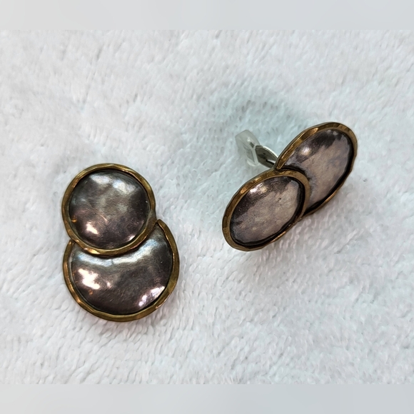 Abstract Metallic Overlapping Circle Earrings / Clip-on - Picture 2 of 7